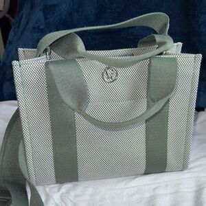 Lululemon Athletica Green Tote Bag with Structured Design